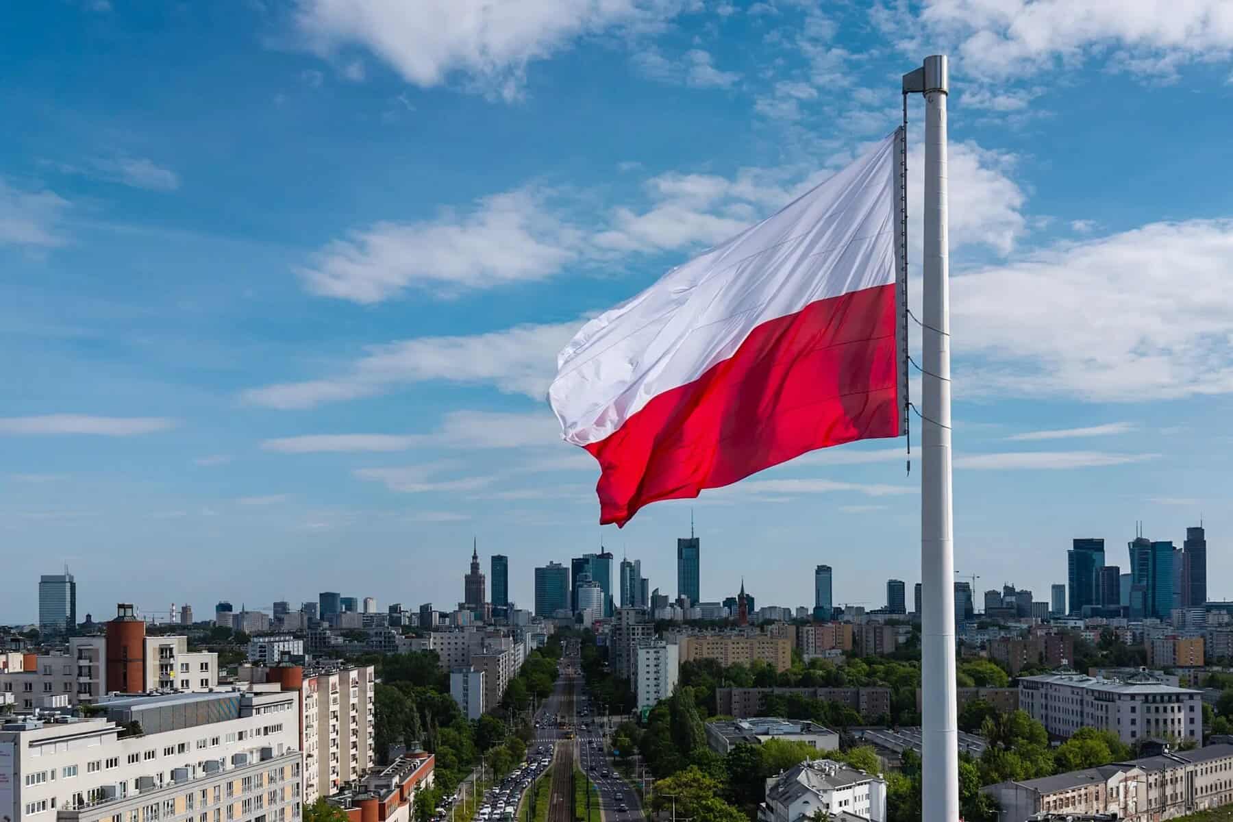 Polonia este retrogradată de Moody’s din cauza deficitului fiscal și a creșterii datoriei publice
