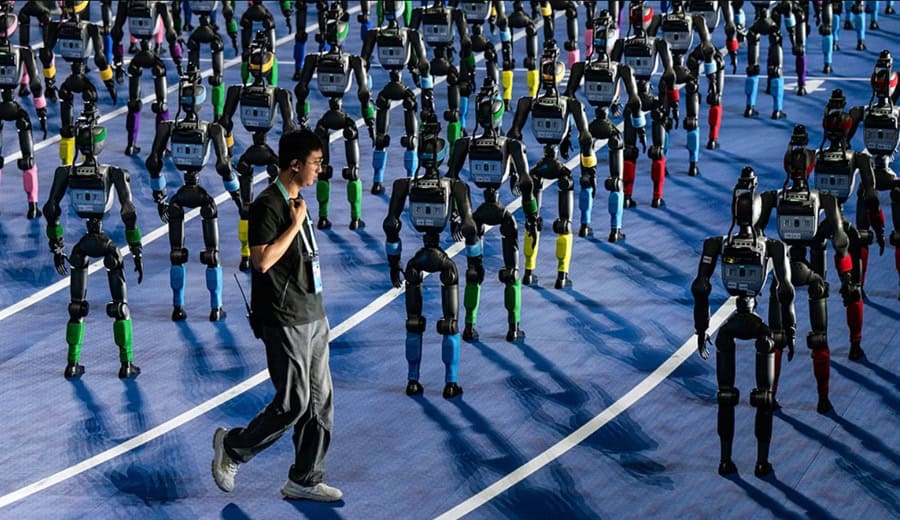 China începe să reglementeze piața roboților umanoizi după creșterea volatilității pe bursă