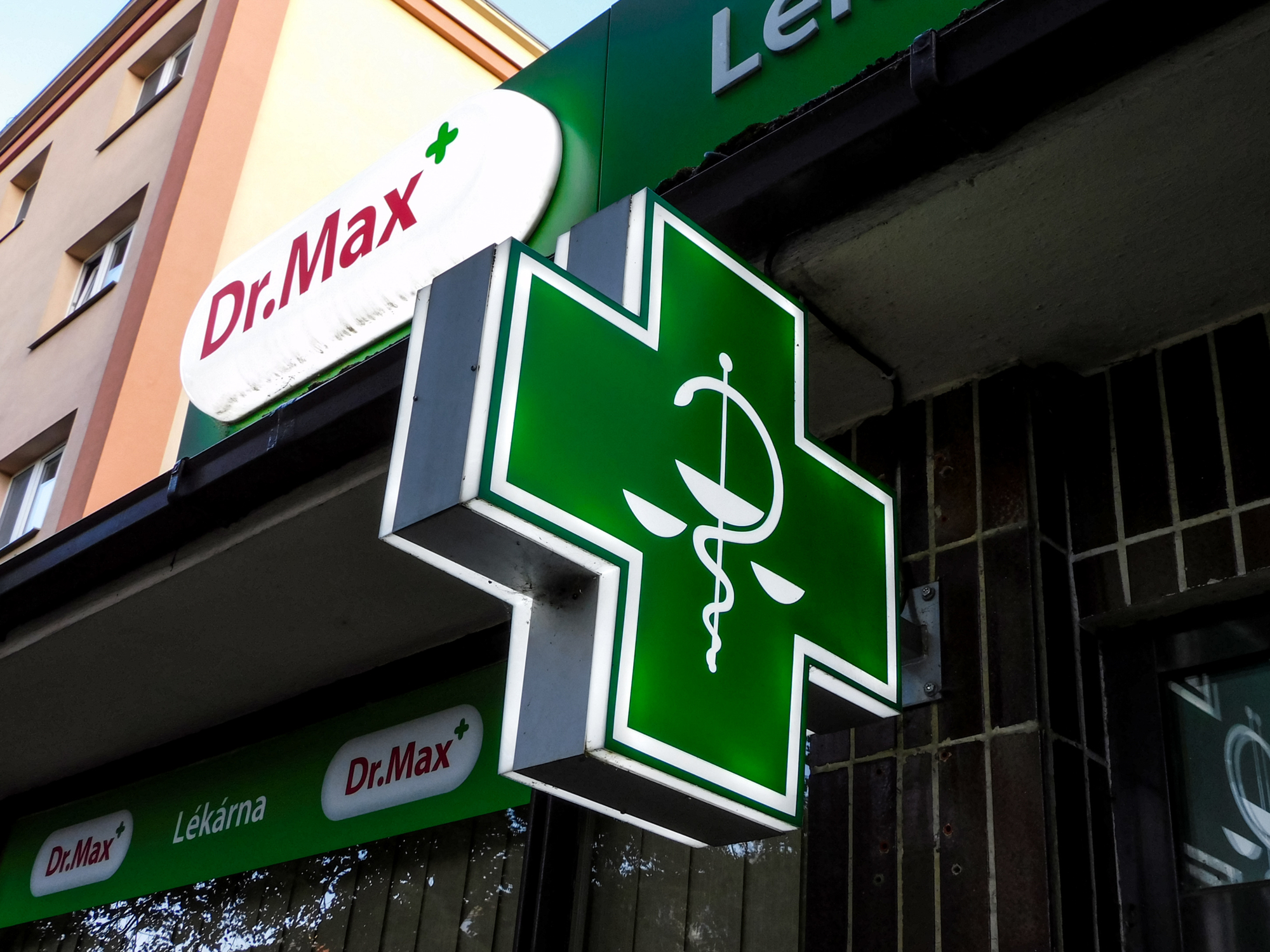 Dr.Max extinde rețeaua de farmacii prin preluarea a 18 unități Marcos Provit (Evofarm)