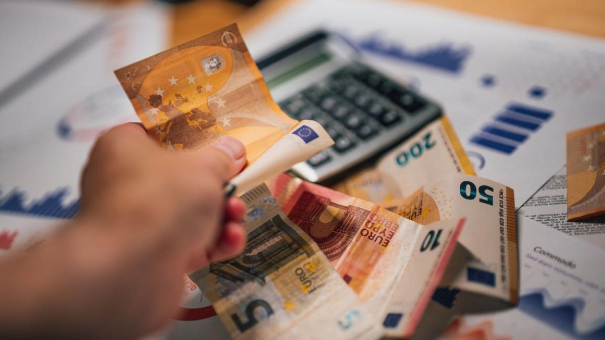 Avertisment privind policriza în România: prețurile la energie, alimente și carburanți ar putea crește masiv