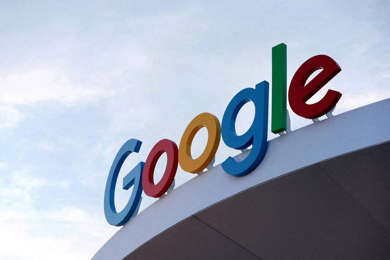 Google este amendată cu 403 milioane de euro de autoritatea irlandeză pentru încălcarea regulilor GDPR