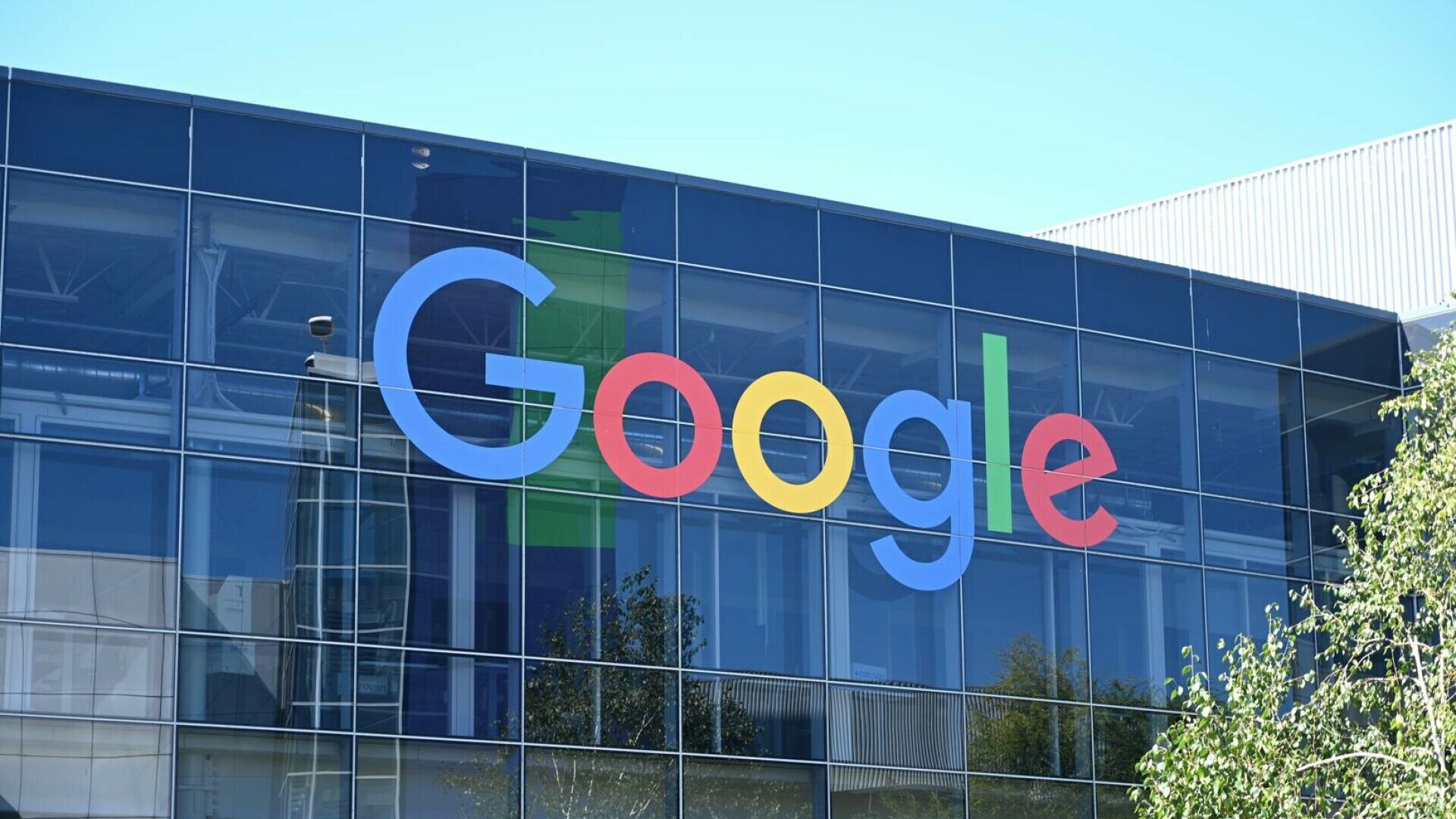 Google este amendată cu 403 milioane de euro de către autoritățile din Irlanda pentru încălcarea GDPR