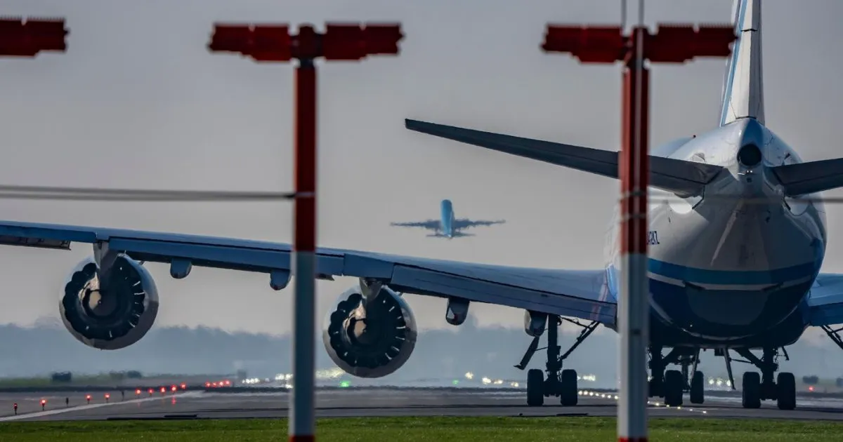 Stocuri de combustibil de aviație la minimul ultimilor 7 ani în Europa. Presiune pe prețurile biletelor de avion