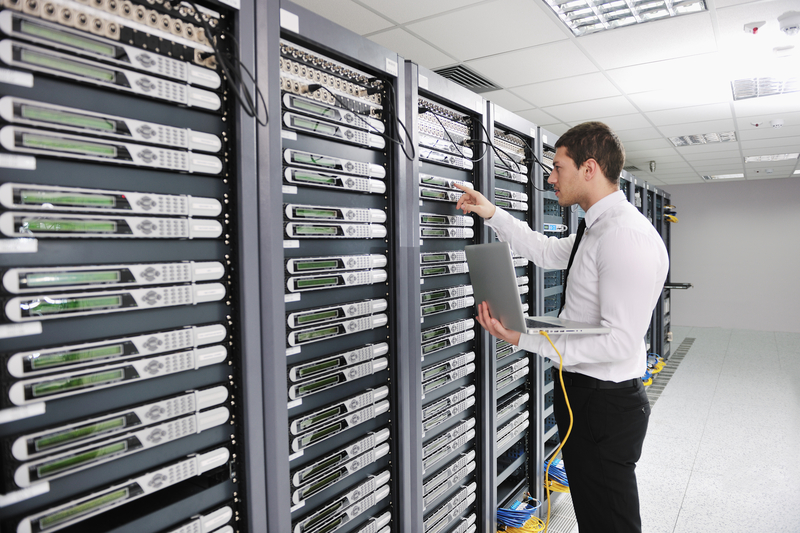 Comisia Europeană propune un sistem de rating pentru centrele de date pentru a crește transparența energetică