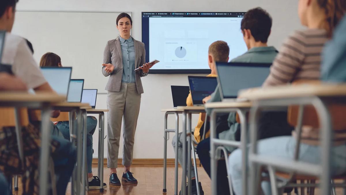 Inteligența artificială în școlile din România: utilizare extinsă, dar fără o strategie națională clară