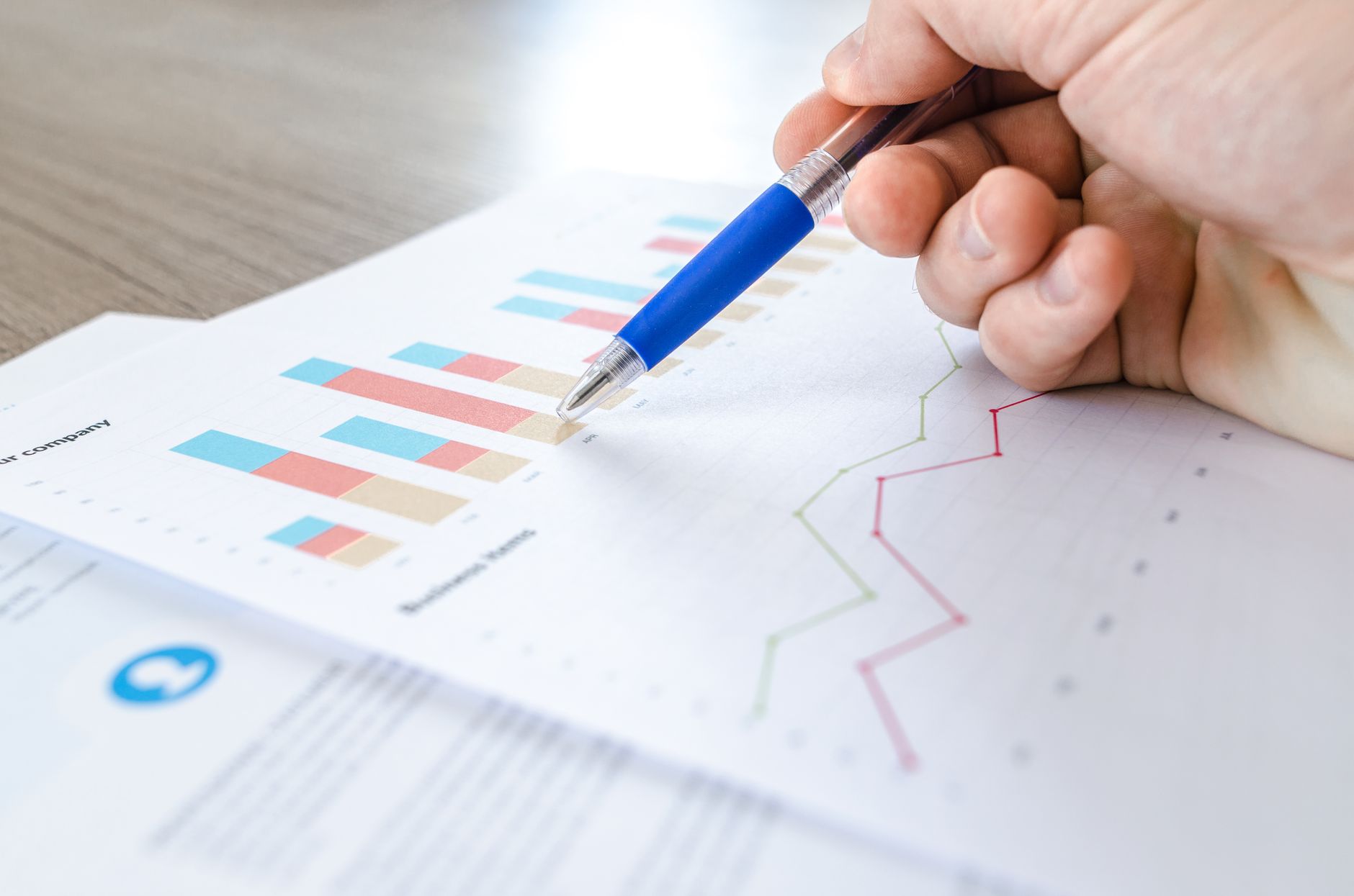 Modelul economic bazat pe consum prin împrumut a atins limitele, avertizează Florian Mateiță