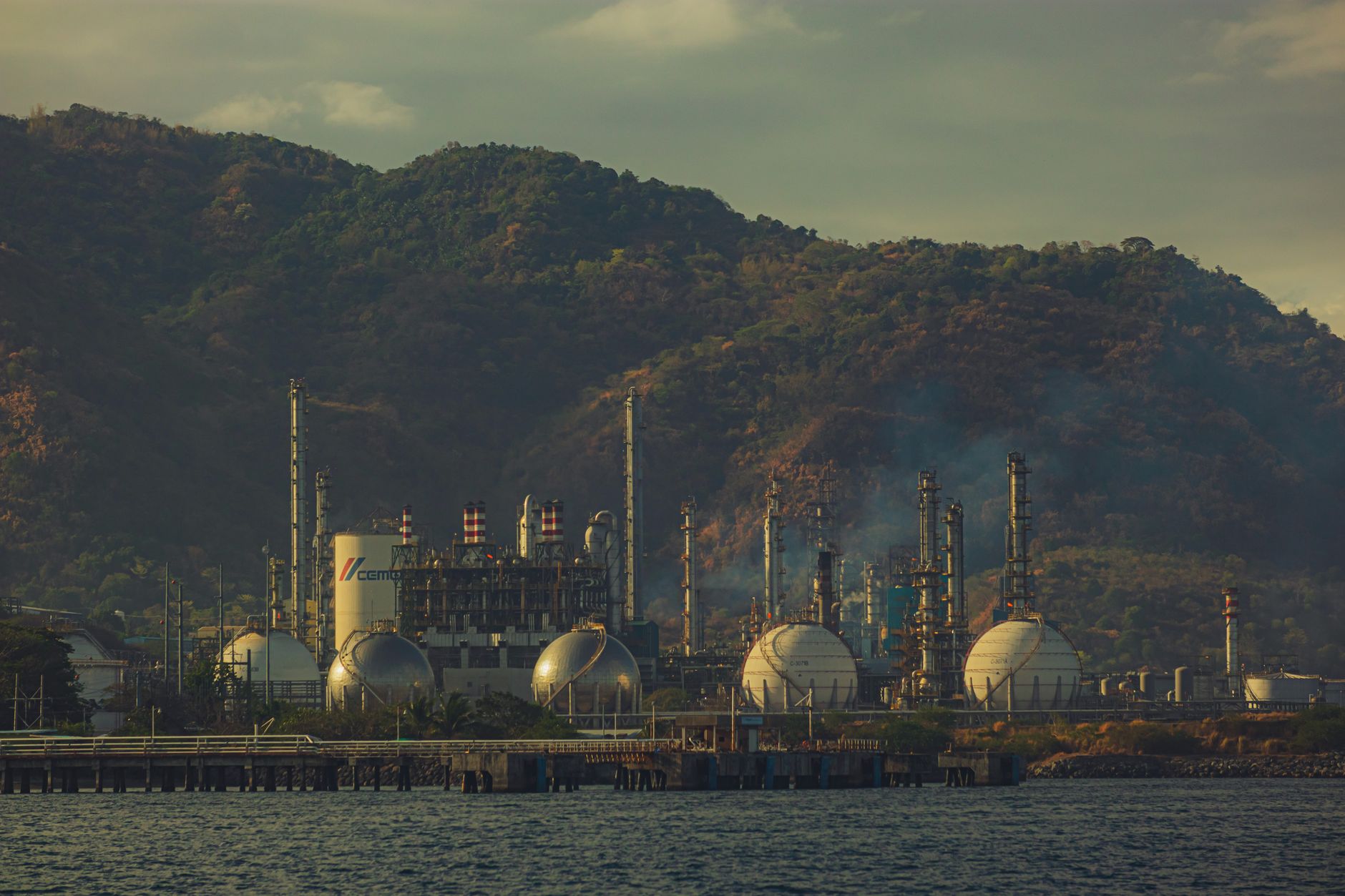 Capacitatea de rafinare a petrolului din Rusia a scăzut cu 45% din cauza atacurilor ucrainene
