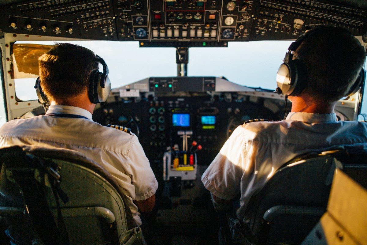 Creșterea prețului kerosenului amenință cu dublarea tarifelor la aviație din 2027