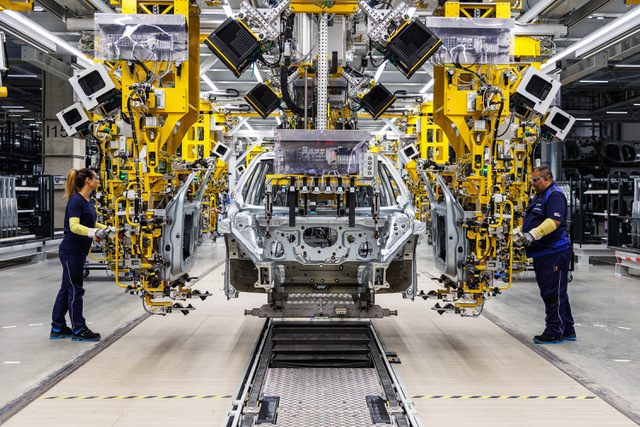 Uzina BMW de la Debrecen trece la trei schimburi, accelerând producția de modele electrice
