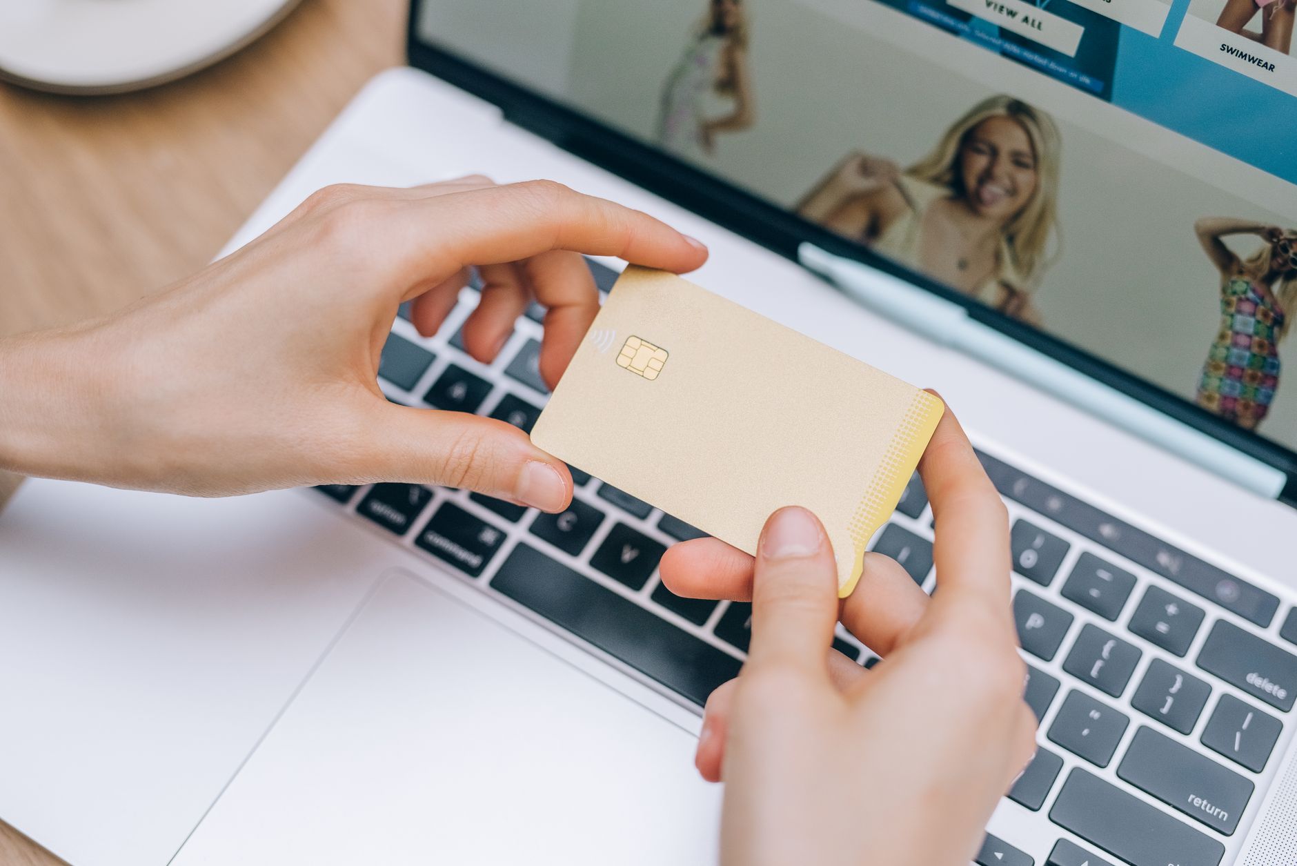 Piața e-commerce din România depășește Austria și Ungaria, valoarea sectorului fiind de 12,9 miliarde de euro