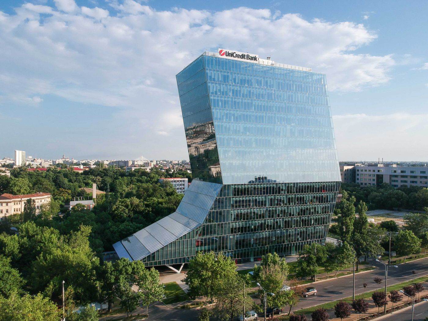 Longevitatea redefinește finanțele personale: patru schimbări majore identificate de UniCredit