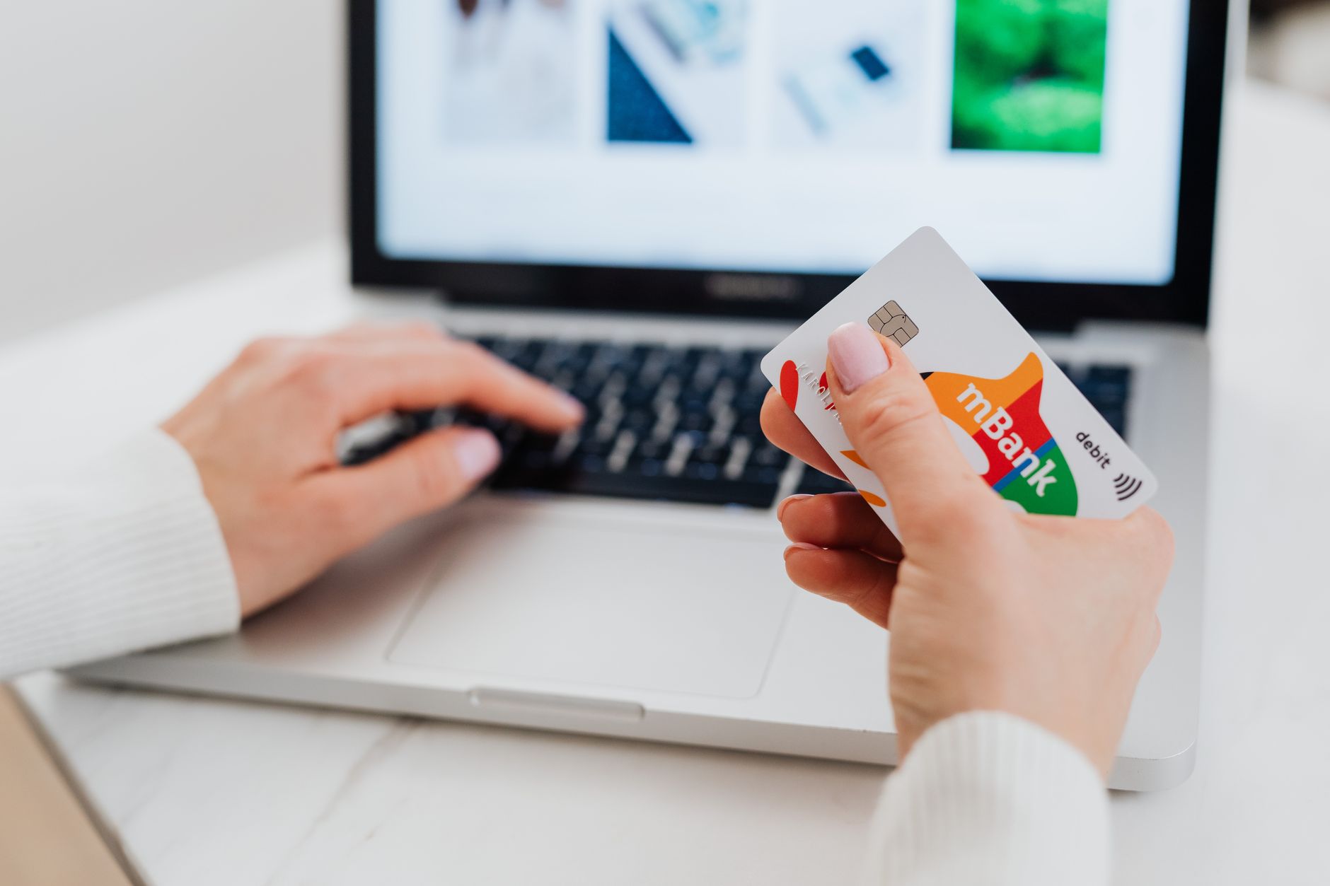 România deține cel mai mare sector de e-commerce din Europa de Est, cu o valoare de 12,9 miliarde de euro