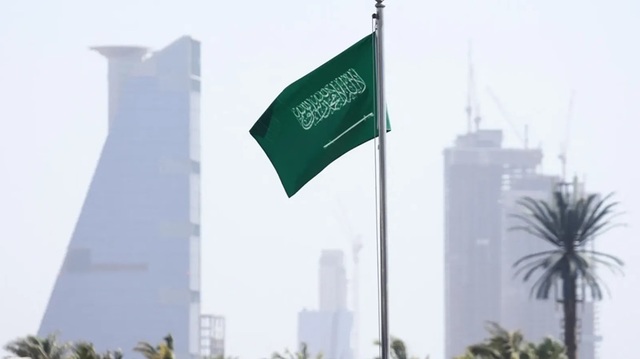 Arabia Saudită reluiește conductele petroliere Est-Vest și pregătește exporturi prin portul Yanbu