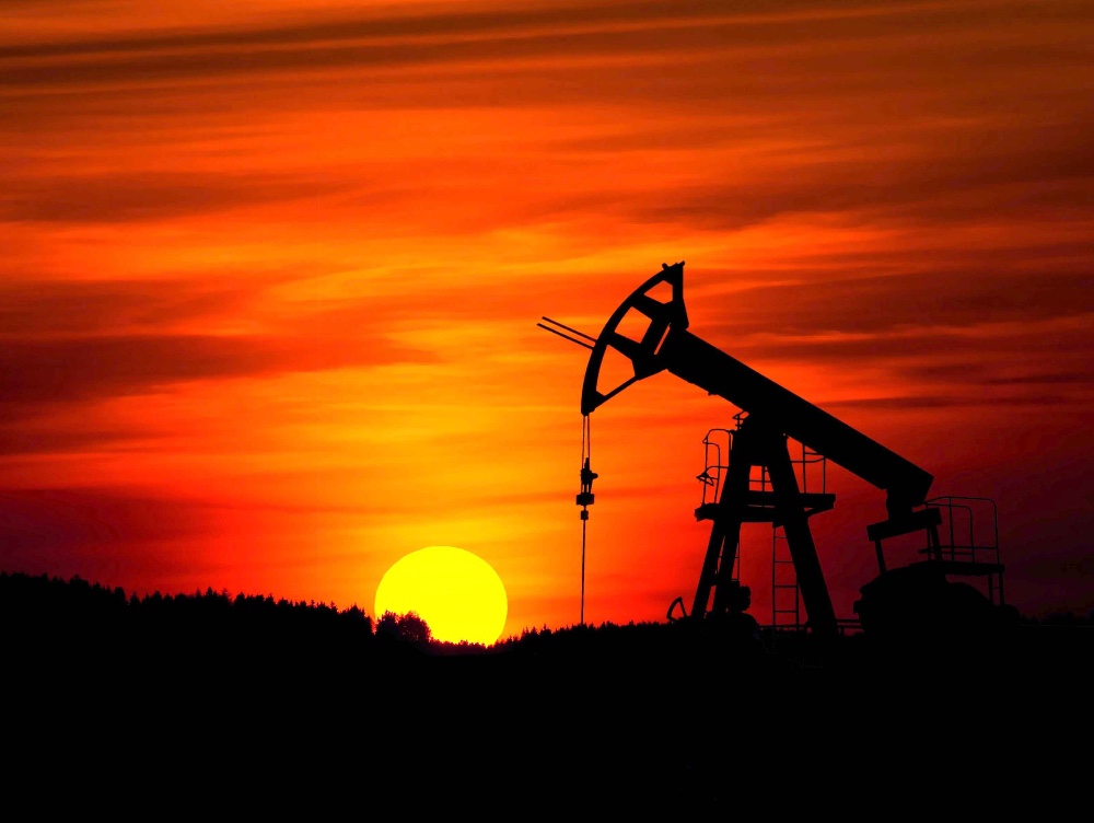 Prețul petrolului Brent scade sub 98 de dolari pe baril pe măsură ce Arabia Saudită pregătește reluarea exporturilor