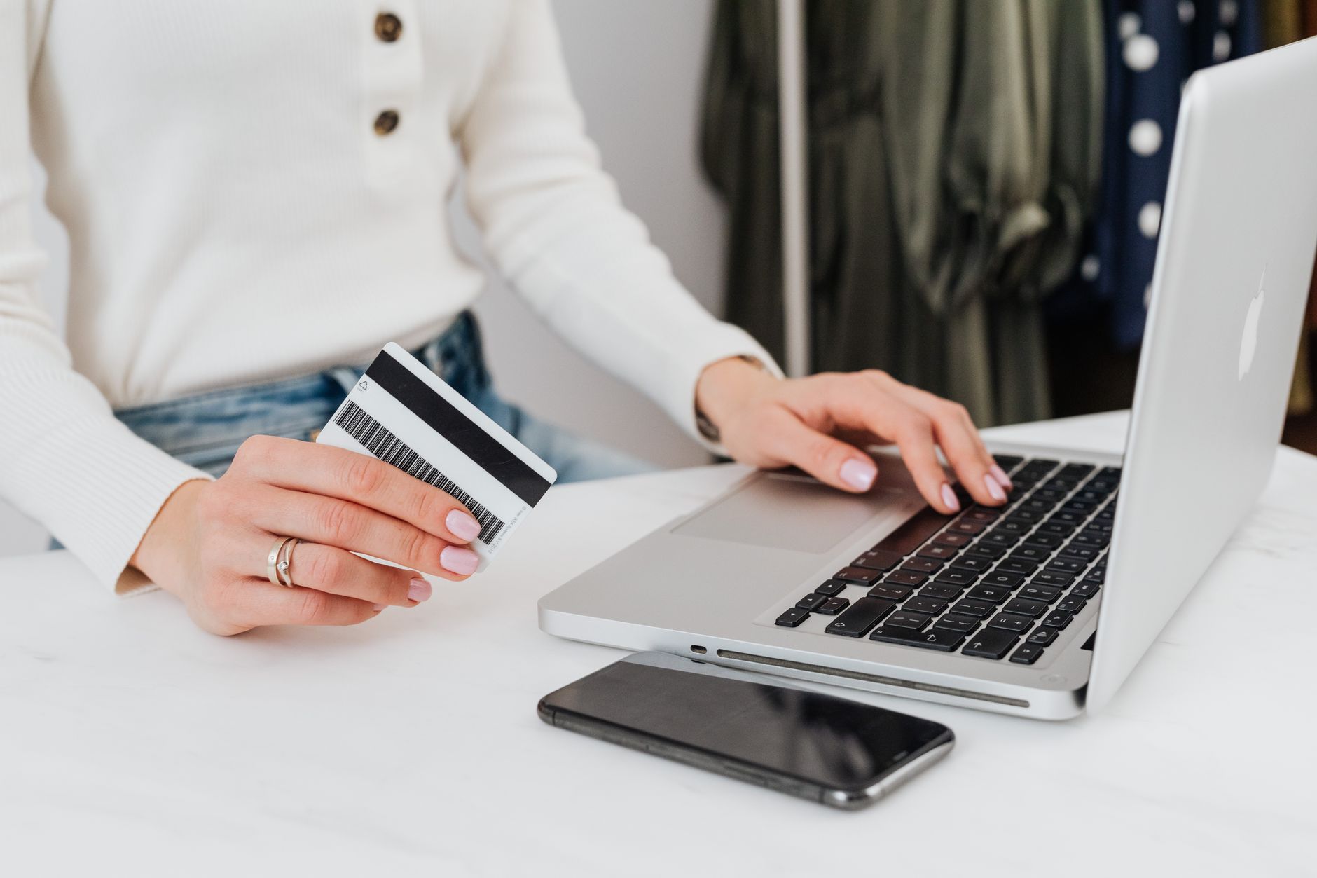 România devine lider în Europa de Est pe piața e-commerce, cu o valoare de 12,9 miliarde de euro