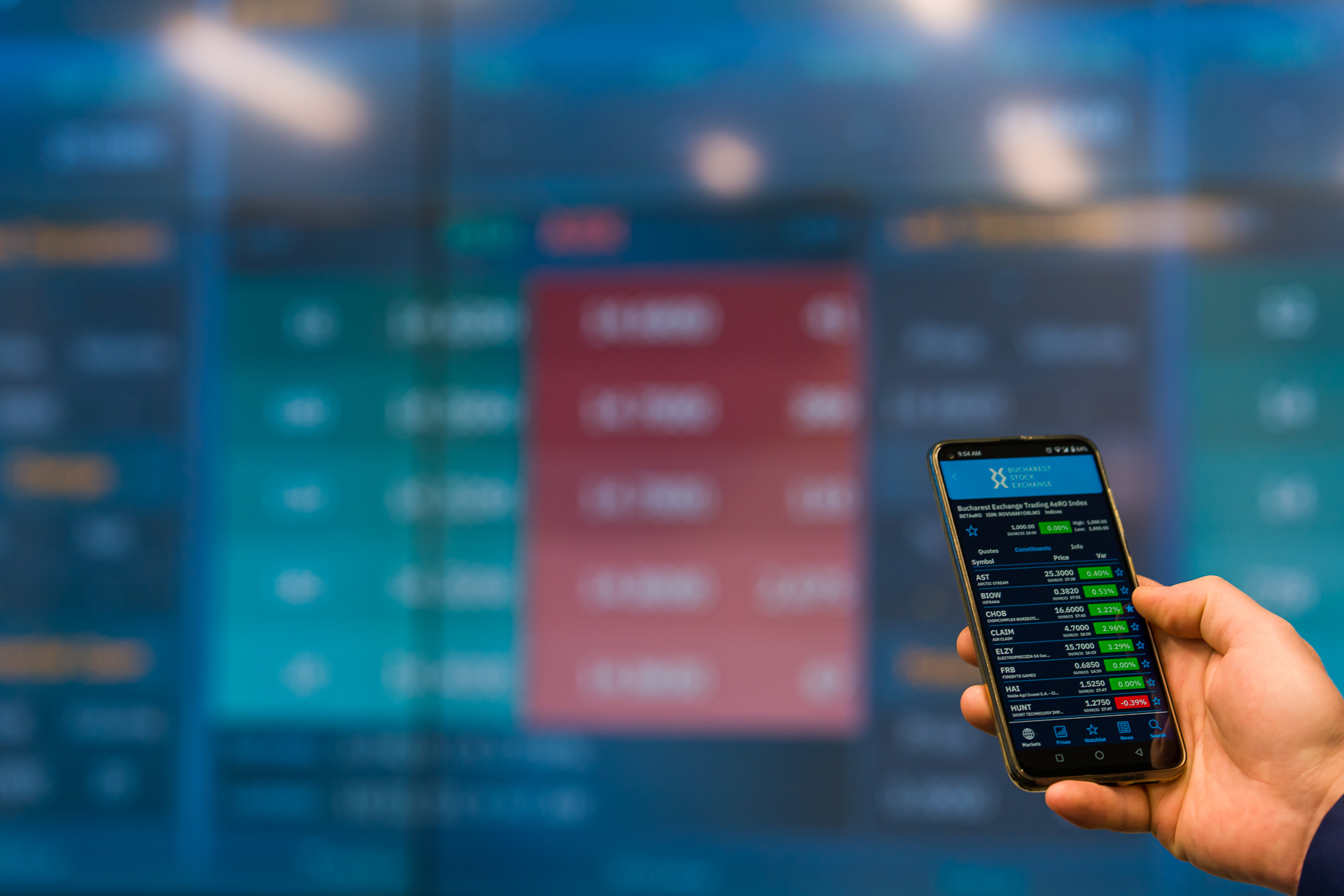 Volatilitate la BVB: Indicele BET a închis cu un avans de 0,7% după o scădere de 1% în timpul zilei