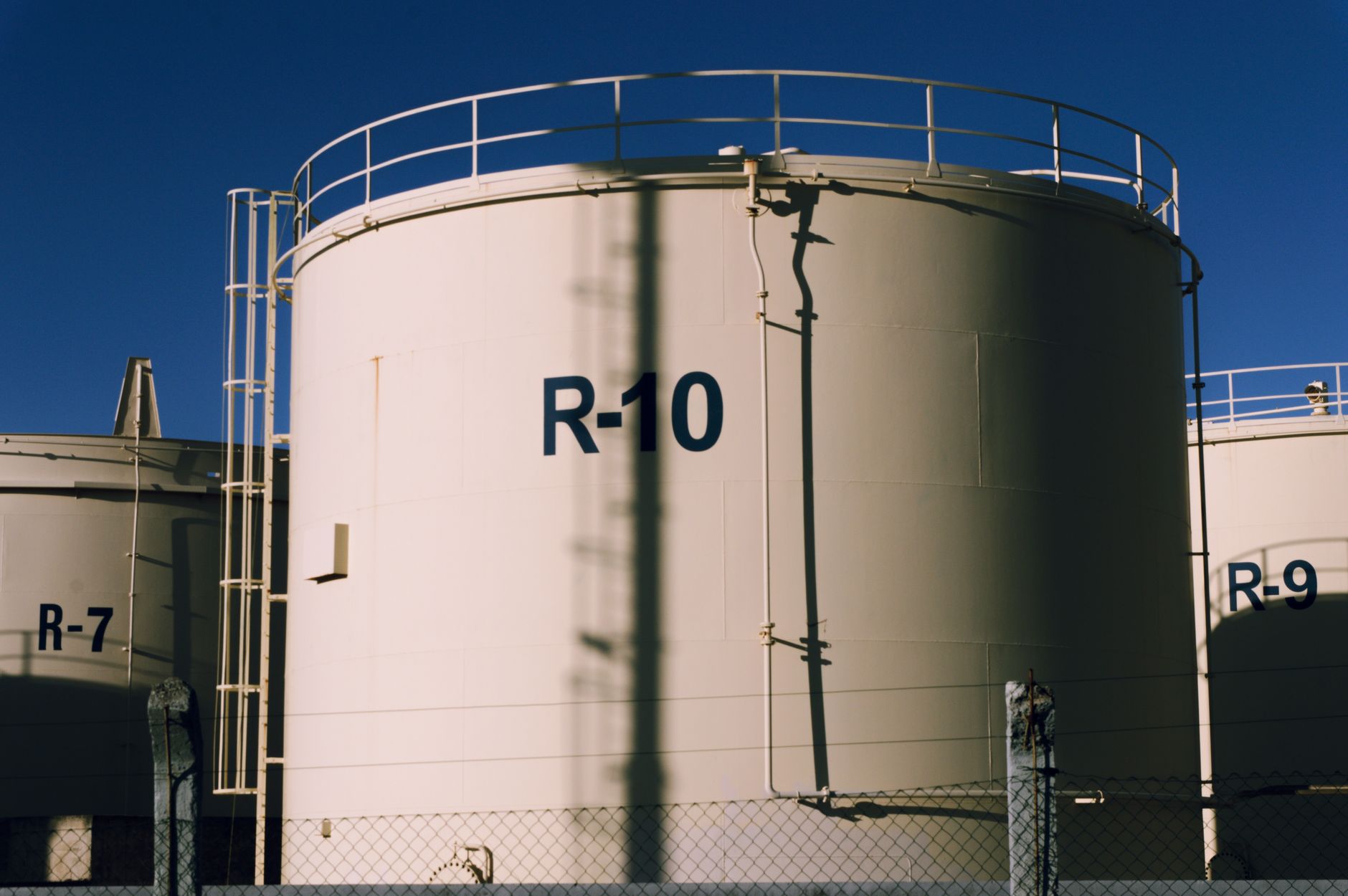 Rafinăria Petrotel-Lukoil din Ploiești este pregătită tehnic pentru repornire, declară conducerea companiei