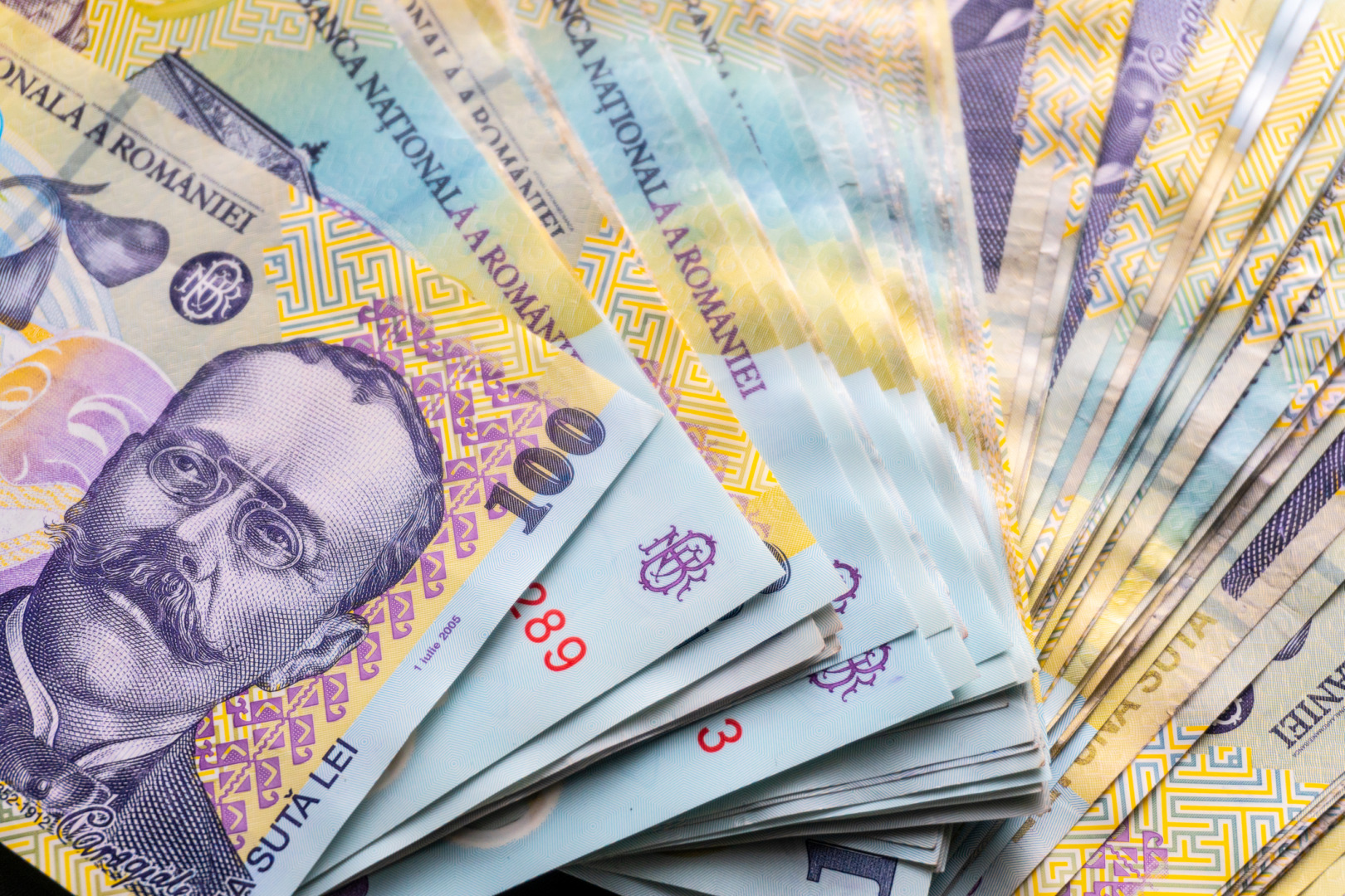 Depozitele clienților neguvernamentali au crescut cu 0,5% în august 2026, conform datelor BNR