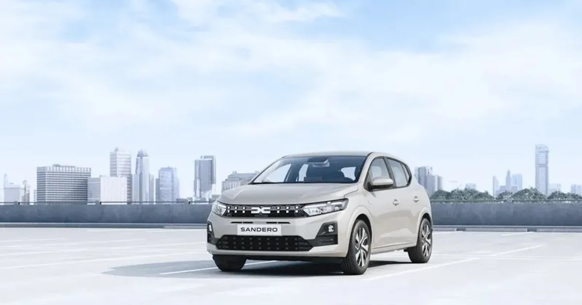 Dacia Sandero rămâne lider pe piața auto europeană în 2026, în timp ce Tesla Model Y domină segmentul electric
