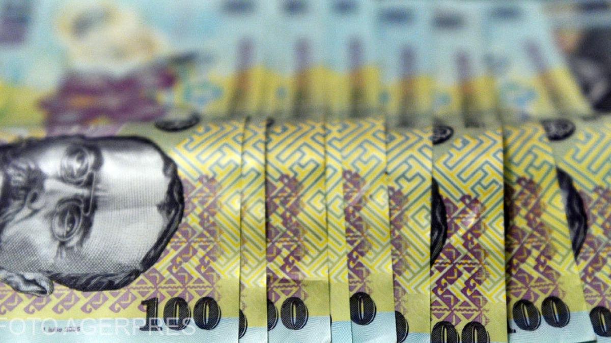 Leul s-a depreciat față de euro și dolar, în timp ce prețul aurului a crescut