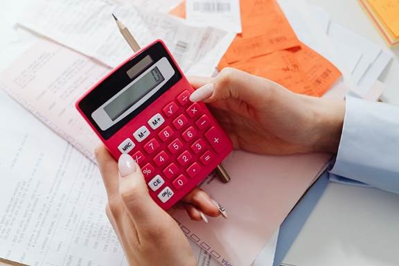 Programul Casa Verde Baterii: Cum se calculează punctajul și costul fiecărui punct pentru finanțare