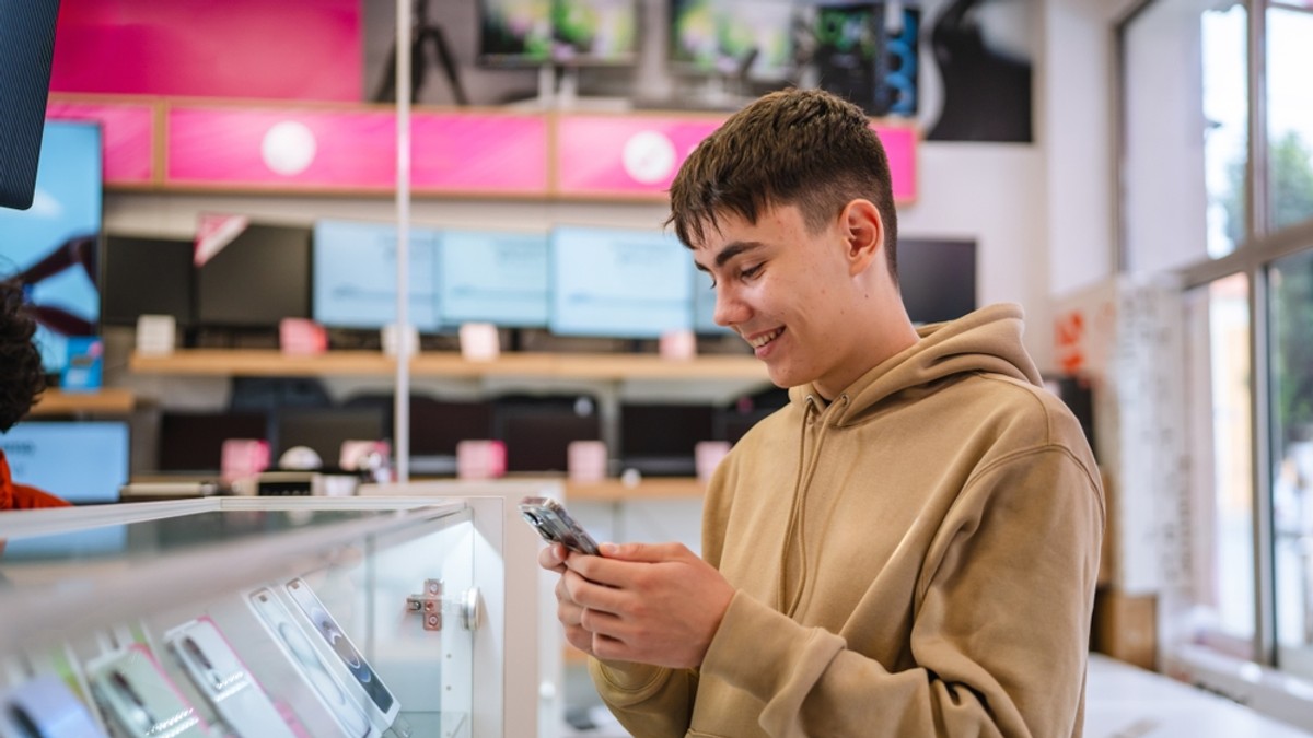 Ghid de achiziție smartphone: ce specificații tehnice contează pentru utilizarea zilnică