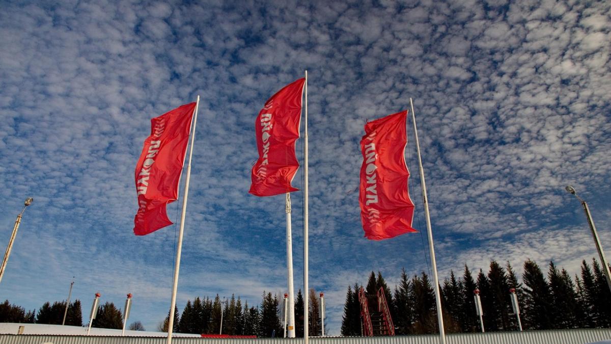Miliardarul Todd Boehly pregătește achiziția activelor internaționale Lukoil, inclusiv a rafinăriilor din România