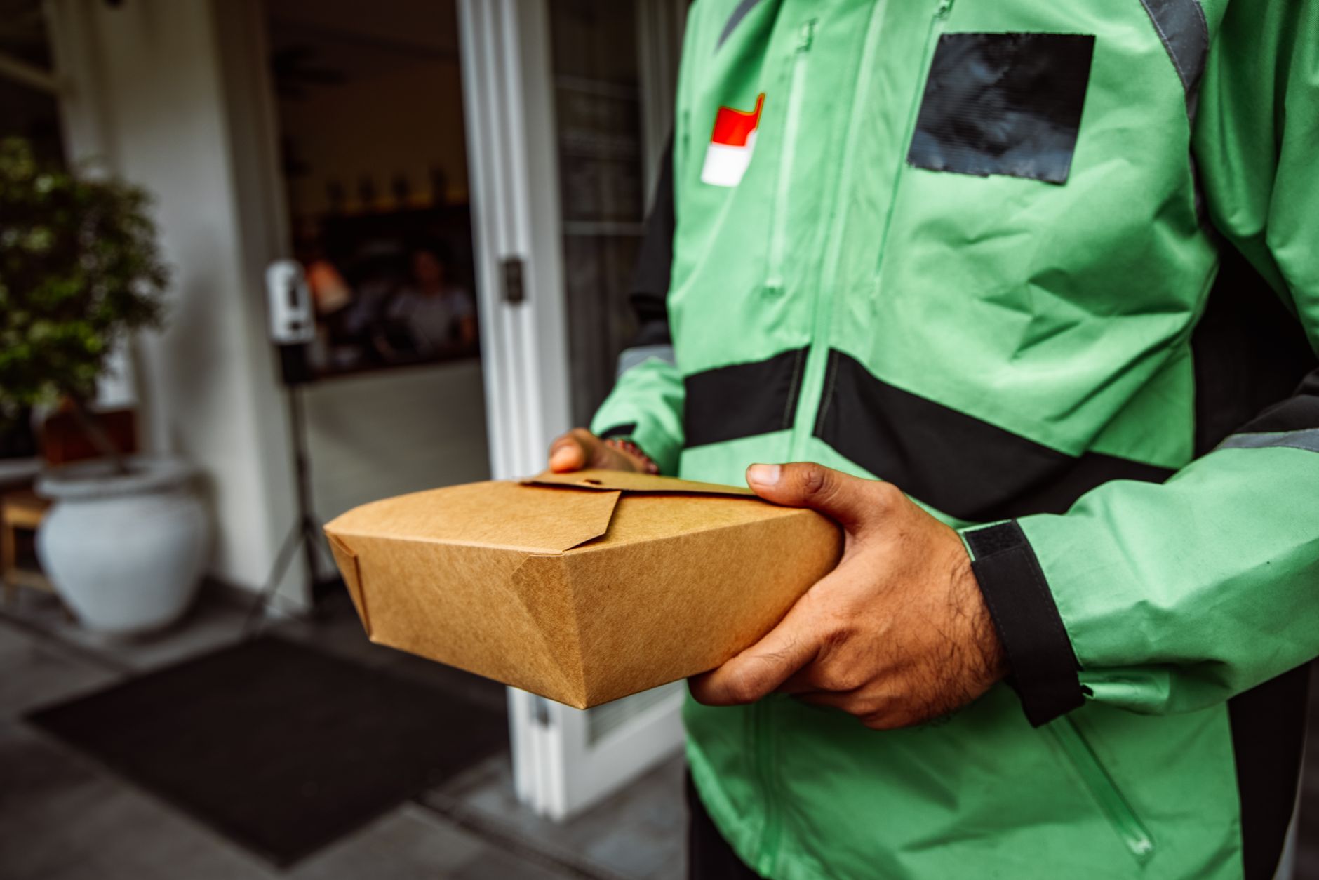 Abuzul de retur în comerțul online: peste 25% dintre cumpărători recunosc practici frauduloase