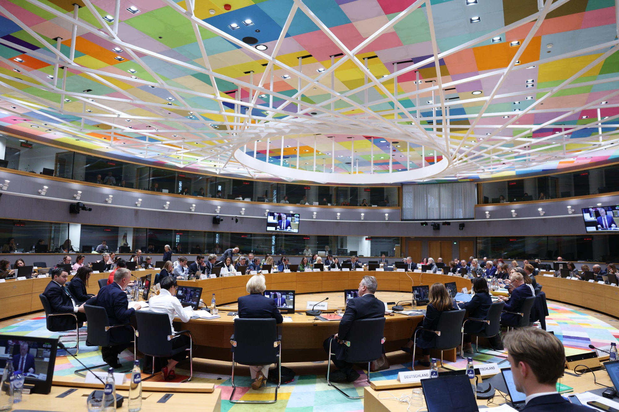 Economia zonei euro accelerează în septembrie, în timp ce România rămâne într-o perioadă de stagnare