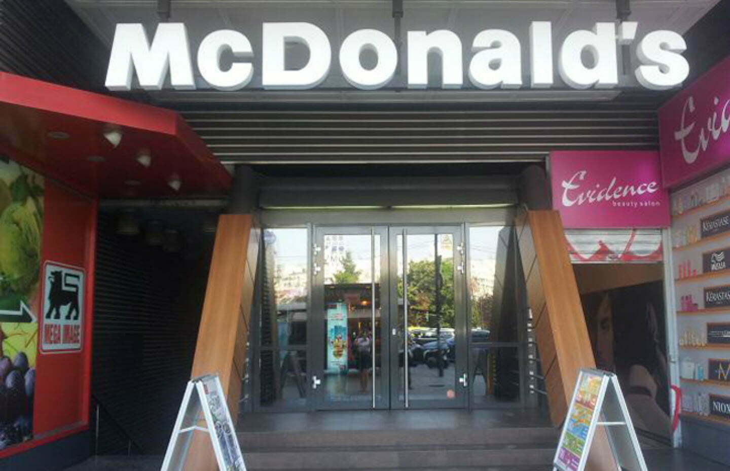 McDonald’s investește 8,5 miliarde de dolari în modernizarea globală a restaurantelor