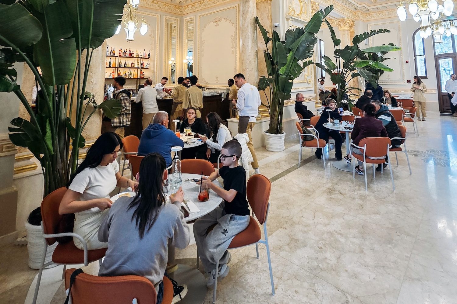 Schimbare structurală în HoReCa: Grupul City Grill utilizează aproximativ 400 de lucrători străini