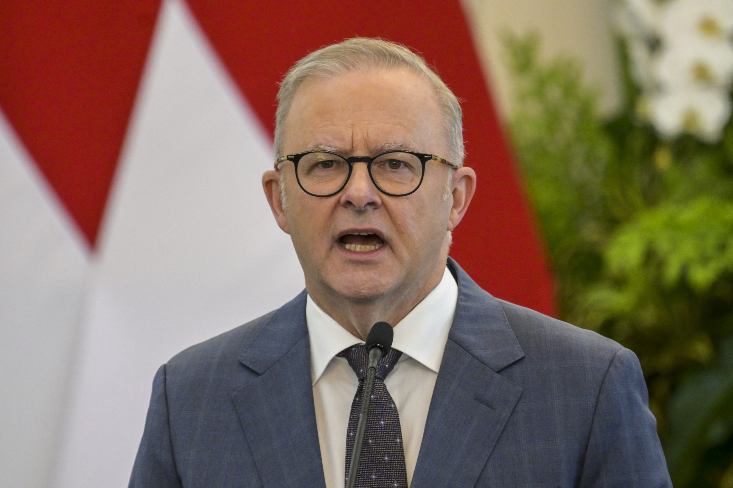 Premierul Australiei acuză OpenAI de întârziere în raportarea infiltrare AI într-un site guvernamental