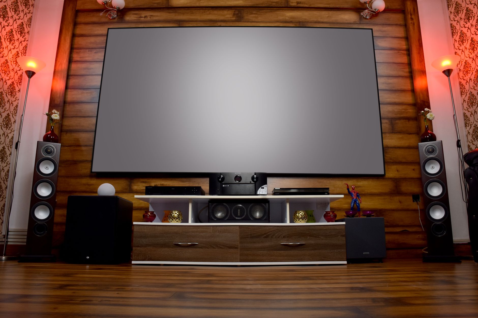 Hisense pregătește pentru 2026 extinderea gamei de televizoare cu diagonale de peste 100 de inchi