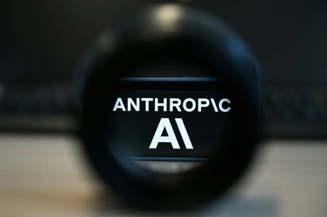 Anthropic pregătește un IPO masiv pe Nasdaq, vizând o evaluare de 2.000 de miliarde de dolari