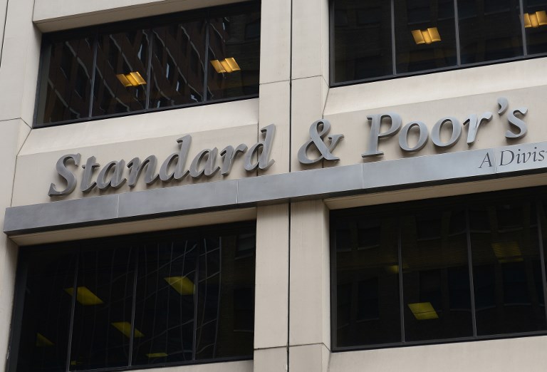 Evoluție a indicilor ROBOR și scădere pe BET în contextul misiunii Standard and Poor’s la București