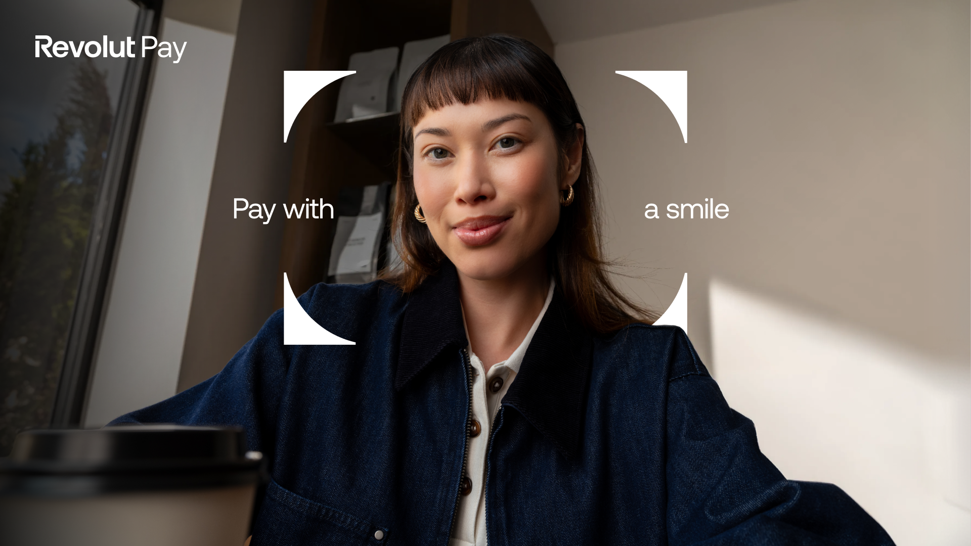 Revolut introduce plățile prin recunoaștere facială în Marea Britanie, cu comision zero pentru comercianți