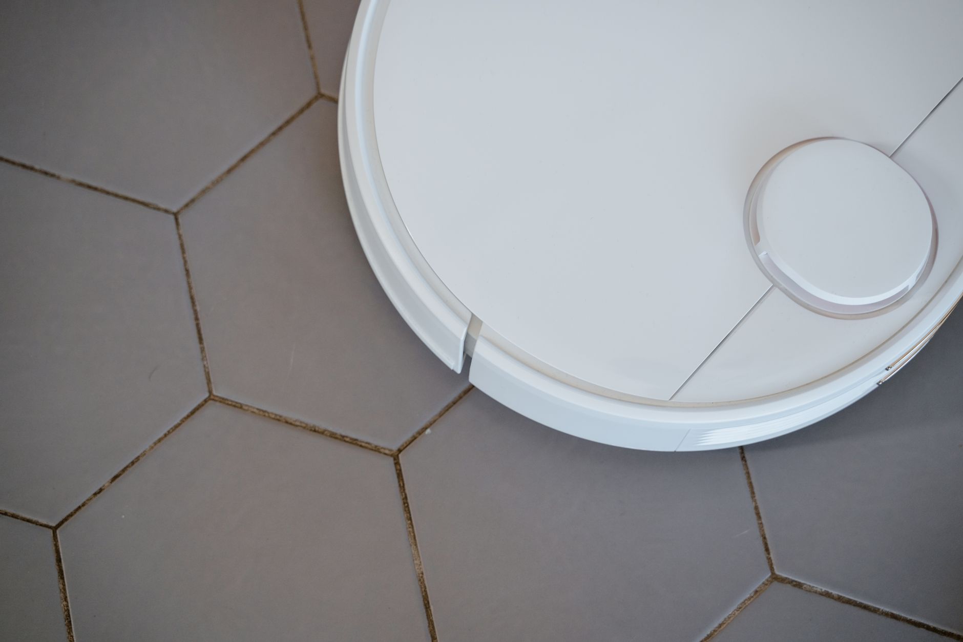 Roborock extinde oferta de roboți de aspirare în România cu noile modele Qrevo Edge 2 Flow și Qrevo 2 Pro