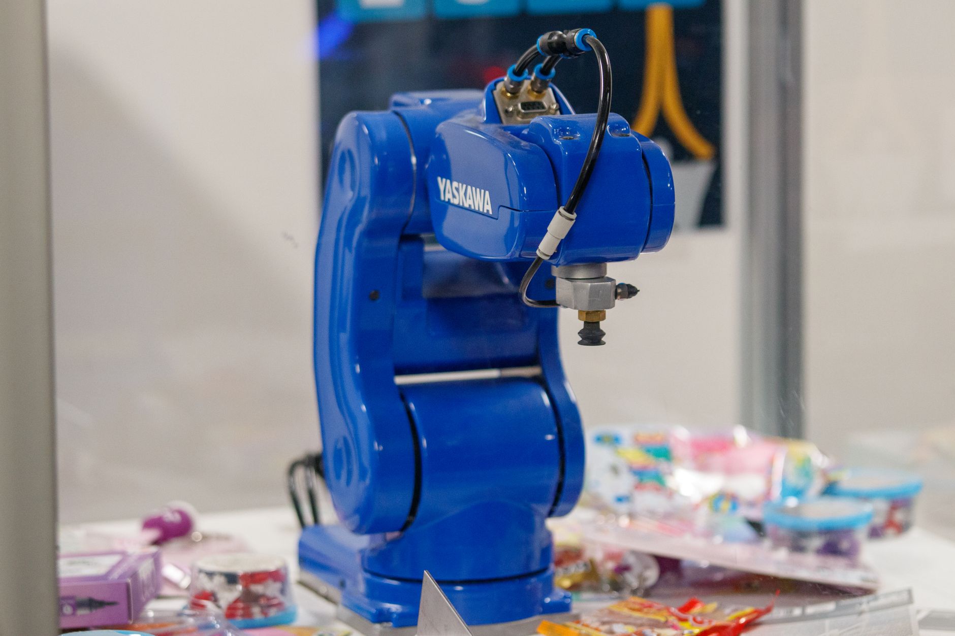 Număr record de cinci milioane de roboți industriali în fabricile din întreaga lume