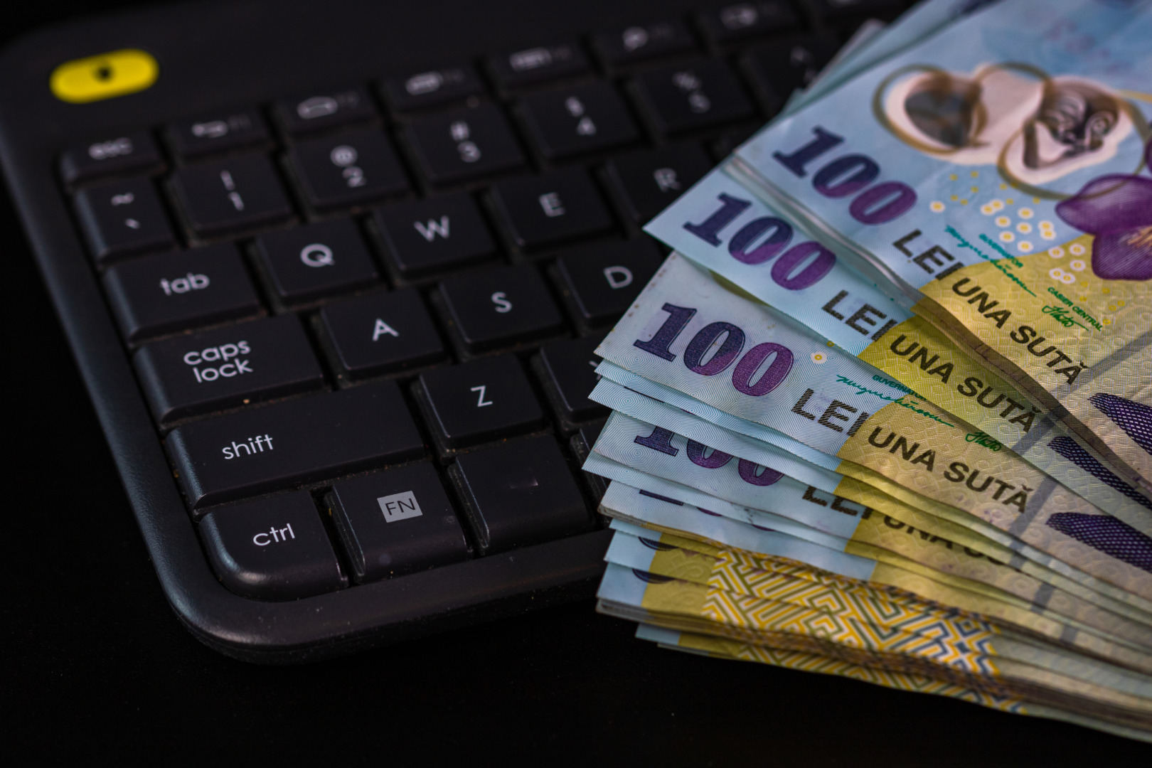 Cumulul de funcții în companiile de stat: venituri de peste 130.000 de lei pentru unii directori