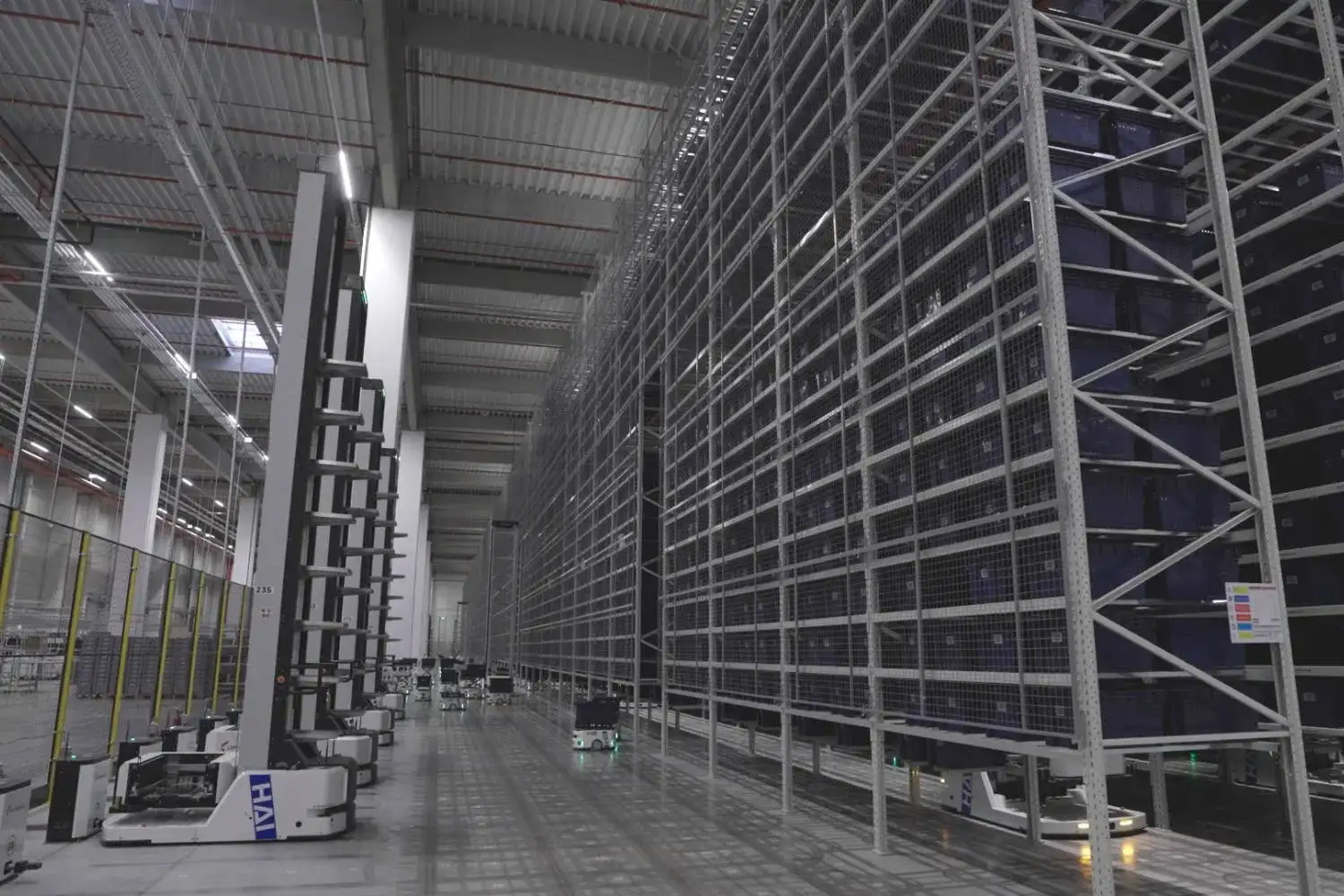 Parcul global de roboți industriali a atins un record de cinci milioane de unități în funcțiune