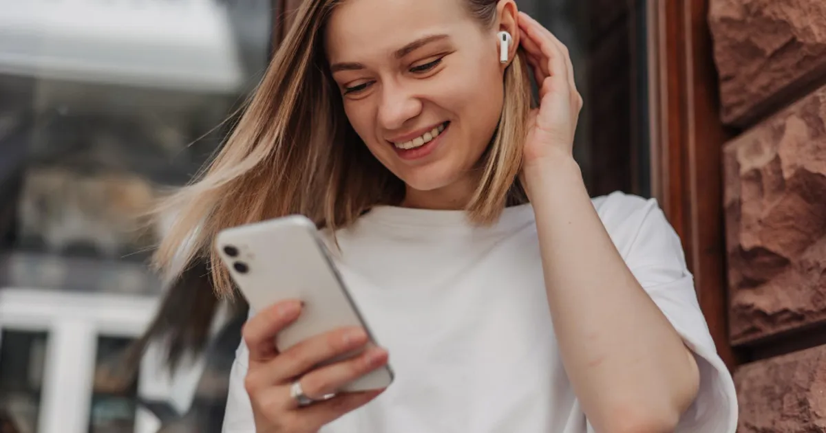Riscuri cibernetice în spații publice: de ce ar trebui dezactivate Wi-Fi și Bluetooth