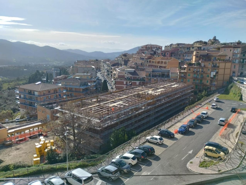 Proiect de școală sustenabilă în Italia: 70% din materialele vechii clădiri vor fi refolosite