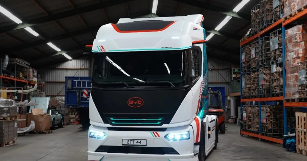 BYD lansează capul tractor ETT 44 în Europa: concurență agresivă prin prețuri mai mici și tehnologie electrică