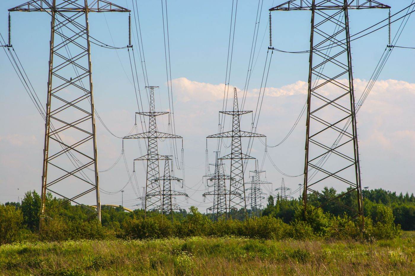 Departamentul Energiei din SUA alocă 1,9 miliarde de dolari pentru modernizarea rețelelor electrice
