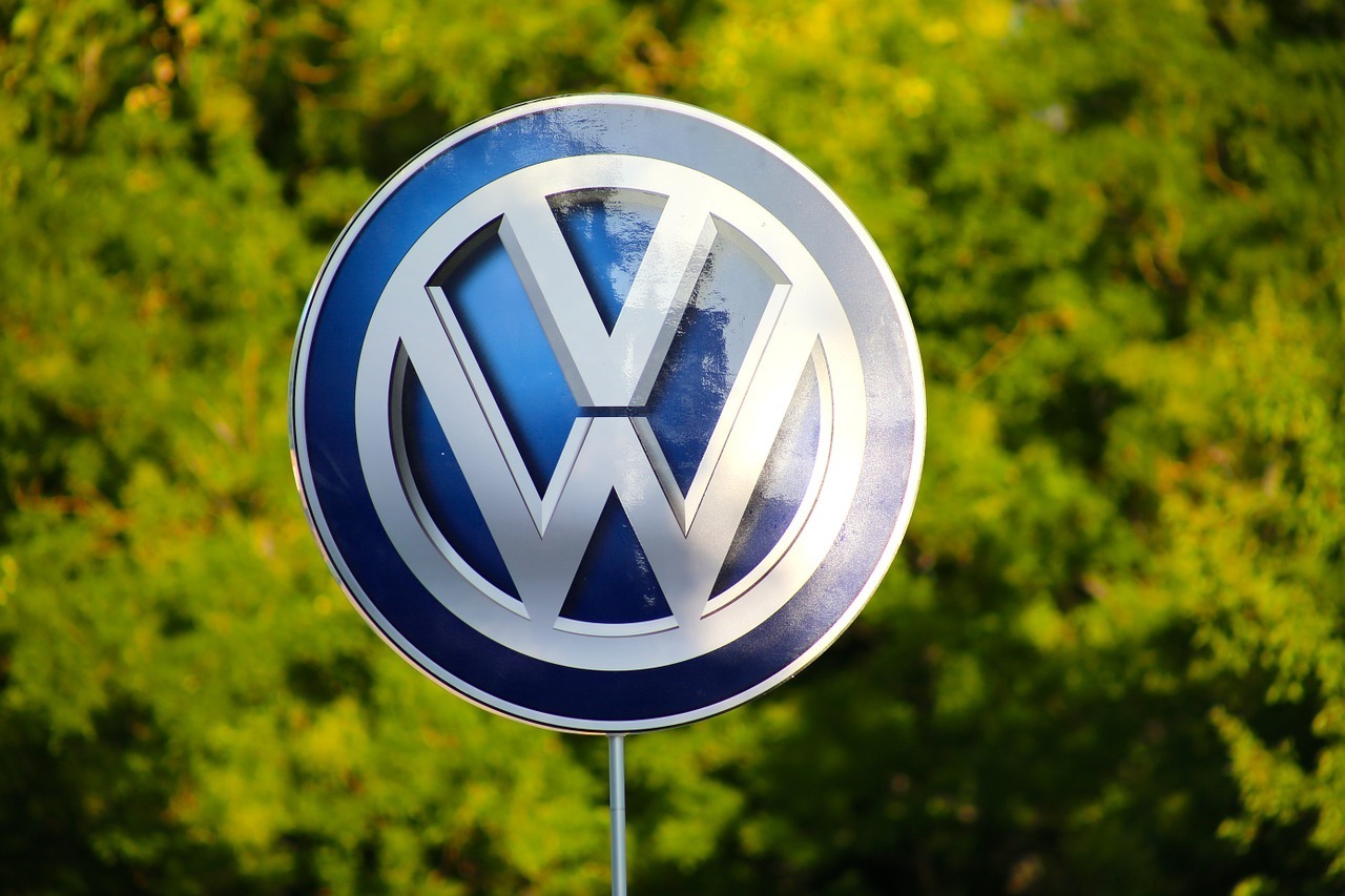 Rechemări masive de vehicule Volkswagen și Audi la nivel mondial din cauza unor defecte la direcție