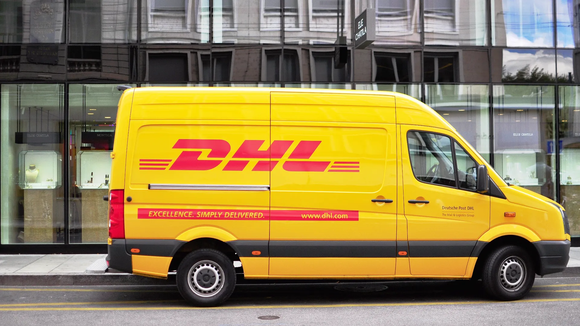 DHL Express modifică tarifele în România pentru a acoperi creșterea costurilor operaționale