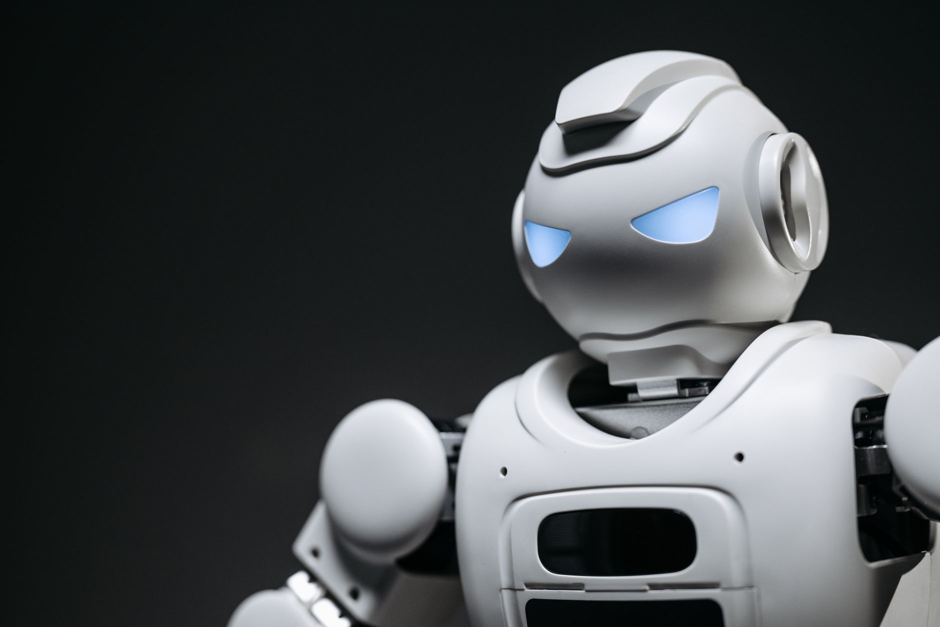 Investițiile companiilor în inteligență artificială au crescut cu 406% în următoarele 12 luni