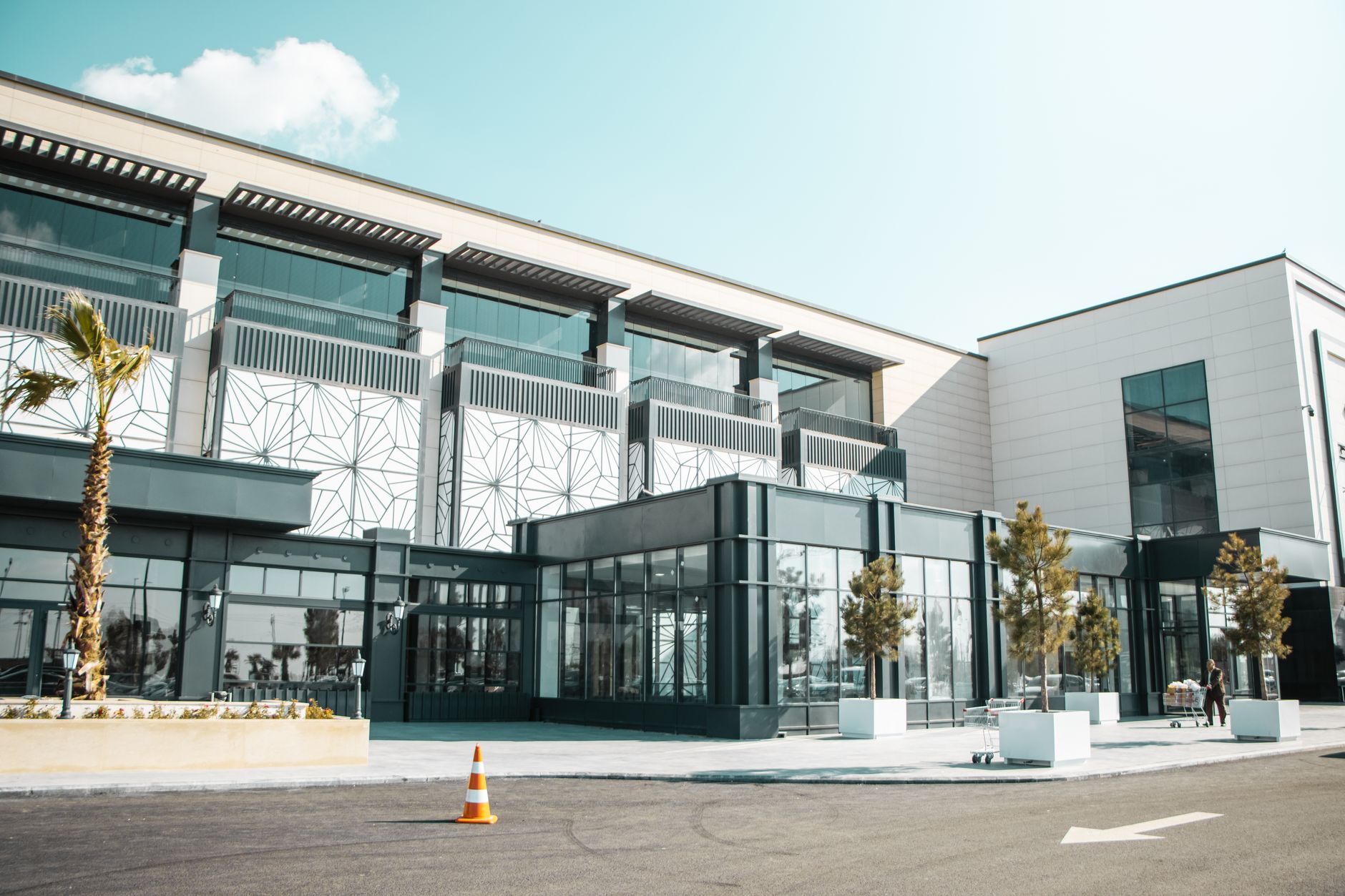 Ilan Laufer a inaugurat primul drive-in mall din România, o investiție de 12 milioane de euro