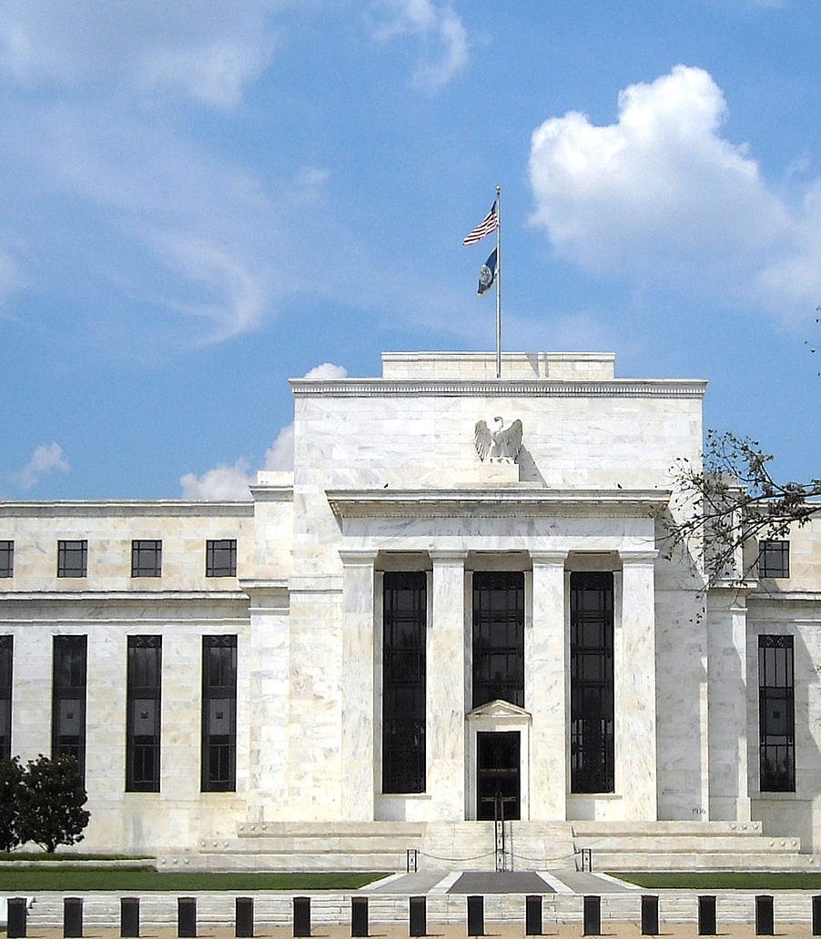 Goldman Sachs și J.P. Morgan anticipează majorarea dobânzii de către Fed în septembrie