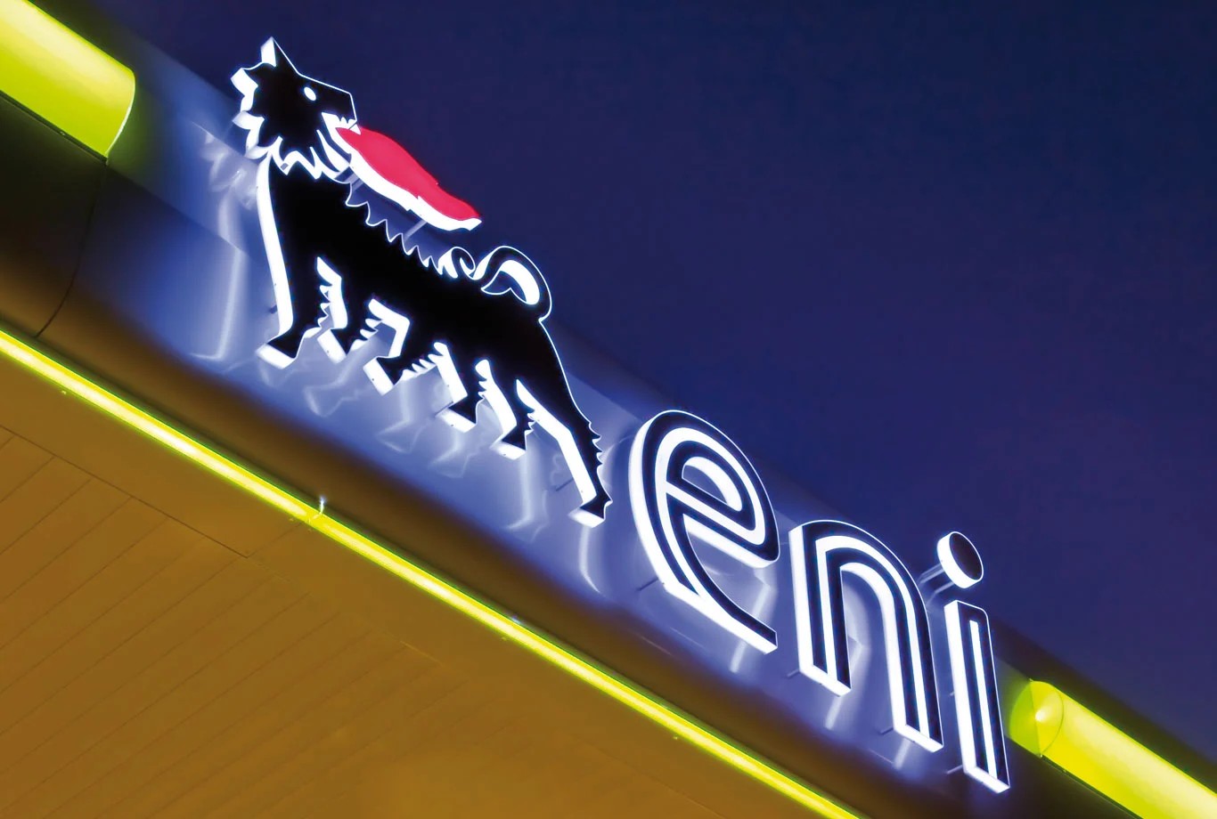 Eni introduce plafon pentru prețurile la benzină și motorină în Italia pentru a ajuta consumatorii